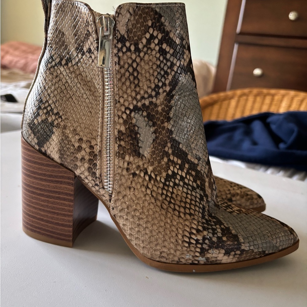 BAMBOO Snakeskin Pattern Ankle Booties Size 6